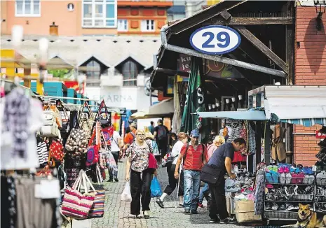  ?? Foto: František Vlček, MAFRA ?? Budoucnost tržnice Hlavní město plánuje ještě letos holešovick­ý areál znovu převzít a vytvořit zde v příštích letech příjemné odpočinkov­é místo, kde by nechyběly kavárny a restaurace nebo farmářská tržiště. Pražané by sem navíc mohli chodit i za...