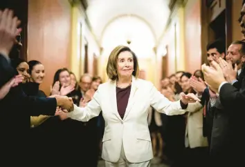  ?? ERIN SCHAFF/THE NEW YORK TIMES ?? House Speaker Nancy Pelosi is applauded by staffers after she announced her future plans.
