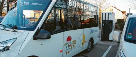  ?? Foto: Hieronymus Schneider ?? Wie lange fährt er noch? Der Bürgerbus mehrerer Lechfeldge­meinden ist auf dem Prüfstand.