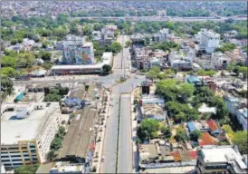  ?? PTI ?? Uttar Pradesh’s Prayagraj wears a deserted look during the Covid-induced lockdown on Sunday.