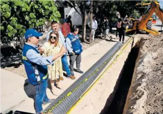  ?? / SOFY RAMÍREZ ?? Alcaldesa Leticia Herrera Ale supervisa trabajos de colector en FOVISSSTE