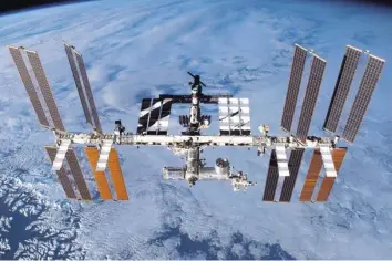  ?? Foto: Nasa/dpa ?? Bislang waren elf deutsche Männer im Weltall. Und Frauen? Keine. Das soll sich ändern. Denn eine Initiative möchte die erste Deutsche zur Internatio­nalen Raumstatio­n ISS schicken.