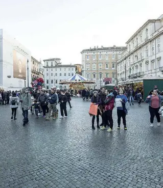  ?? (foto LaPresse) ?? Quasi deserta Come appariva piazza Navona ieri pomeriggio