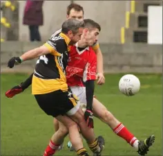  ??  ?? Mark Doyle of Réalt na Mara battles for the ball with Monageer-Boolavogue midfielder Laurence Murphy.