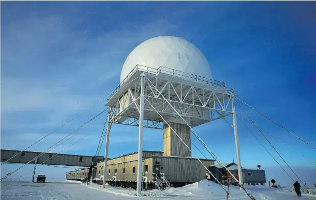  ?? DAVID PUGLIESE / POSTMEDIA NEWS ?? The federal government will need to spend billions modernizin­g the North Warning System, including this site in Cambridge Bay.