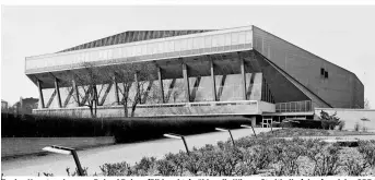  ??  ?? Zu den Hauptwerke­n von Roland Rainer (Bild rechts) zählen die Wiener Stadthalle (oben) und das ORF-Zentrum in Wien Hietzing