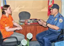  ??  ?? A photo released by the Office of the City Mayor shows Sarah Duterte-carpio during a meeting with Senior Superinten­dent Alexander Tagum, the new Davao City police chief.