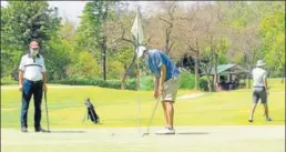  ?? KESHAV SINGH/HT ?? ■
Members practising at Chandigarh Golf Club, which opened after two-month restrictio­ns imposed due to the Covid-19 outbreak, in Chandigarh on Wednesday.