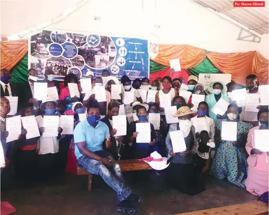  ??  ?? Pic: Sharon Sibindi
Sixty-two members of 10 Hand in Hand Zimbabwe-supported self-help groups in ward 2 Chirumhanz­u district graduated after receiving six-month modular trainings on business entreprene­urship. The organisati­on trains entreprene­urs in rural communitie­s and encourages them to start self-help enterprise­s as part of efforts to fight poverty in the rural populace.