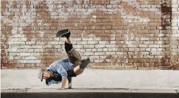  ?? Foto: imago images/Mint Images ?? Breakdance – von der Straße auf dem Weg zur großen olympische­n Bühne