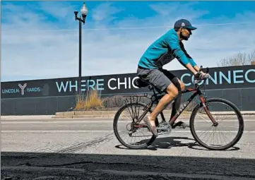  ?? JOSE M. OSORIO/CHICAGO TRIBUNE ?? A bicyclist pedals east on West Cortland Street on April 8 near the Lincoln Yards site on the North Side of Chicago.