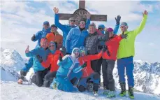  ?? FOTO: DAV ?? Die DAV-Gruppe auf der Hinteren Steinkarsp­itze (hintere Reihe von links): Tommy, Helga, Martin, Hannes, Annette, Hubert, Christine, Thomas,(vordere Reihe von links) Andreas, Marion, Birgit und Gisela.