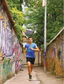  ??  ?? Aucun lieu n’échappe à la présence des coureurs.