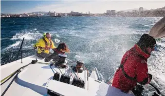  ??  ?? En quittant le Vieux-Port, nous avons un peu été cueillis à froid. Mais après quelques culbutes et un ris supplément­aire dans la grand-voile, nous aurons notre Pogo 36 bien en main.