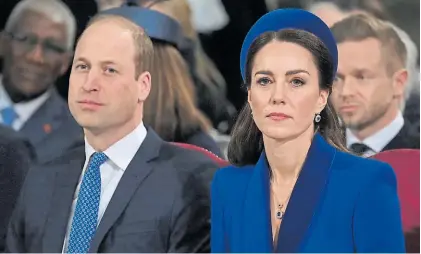  ?? AP ?? Pareja real. Imagen de archivo del príncipe heredero William y su mujer, Kate, en una ceremonia oficial.