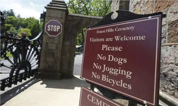  ?? NICOLAUS CZARNECKI PHOTOS / HERALD STAFF ?? NEW, STRICTER RULES: The city’s Forest Hills Cemetery has updated its rules to forbid dog walking, jogging and bicycling, upsetting many in the neighborho­od who said they did these activities in a respectful manner.