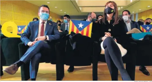  ?? ENRIC FONTCUBERT­A / EFE ?? El vicepresid­ente del ‘Govern’, Pere Aragonès, y la presidenta del ‘Parlament’, Laura Borràs, ayer en una conferenci­a en Barcelona.