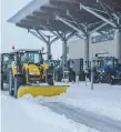  ??  ?? Tractors helped clear the snow from runways, taxiways and roadways at Cork Airport. Photo: Karol Kachmarsky