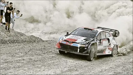  ?? FOTO: EFE ?? Kalle Rovanperä, con su Toyota Yaris Rally 1 del Mundial de rallies (WRC)