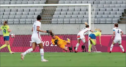  ?? (AFP) ?? Sweden’s forward Stina Blacksteni­us (2ndR) shoots a header to open the scoring past USA’s goalkeeper Alyssa Naeher (Rear C) during the Tokyo 2020 Olympic Games women’s Group G first round football match at the Tokyo Stadium in Japan on Wednesday. Sweden won 3-0.