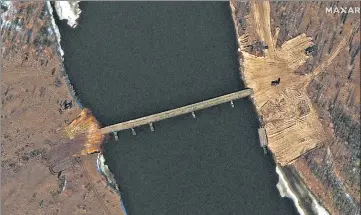  ?? REUTERS ?? A satellite image shows a new pontoon bridge on Pripyat River at the border between Ukraine and Belarus on Tuesday.