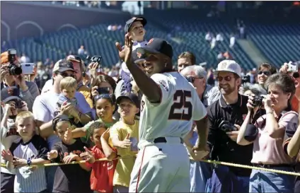  ?? PHOTO/ERIC RISBERG ?? In this April 13, 2002, file photo, San Francisco Giants’ Barry Bonds waves and poses for fans during the annual on-field photo day before the Giants’ baseball game against the Milwaukee Brewers in San Francisco. Bonds will have his No. 25 jersey...