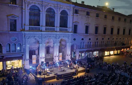  ??  ?? Fede e parola Una delle scorse edizioni del Festival Biblico a Vicenza