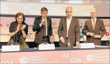  ?? NESTOR GRASSI ?? PACIENCIA 2016. Rodríguez Larreta y Peña dejaron mensajes de optimismo. Jorge Di Fiori, presidente de la Cámara de Comercio, reclamó por la caída de la actividad en la apertura de evento