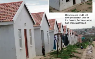  ?? Photos: Zolani Sinxo ?? The UISP housing project in Thembaleth­u.