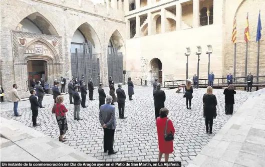  ?? LUIS CORREAS / GOBIERNO DE ARAGÓN ?? Un instante de la conmemorac­ión del Día de Aragón ayer en el Patio de San Martín, en La Aljafería.