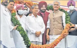  ?? RAVI KUMAR/HT ?? Newly appointed Punjab Congress president Navjot Singh Sidhu with CM Capt Amarinder Singh, party’s Punjab affairs in-charge Harish Rawat and senior leader Sunil Jakhar at Punjab Congress Bhawan in Chandigarh on Friday.