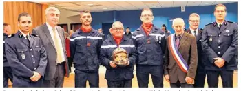  ??  ?? De gauche à droite : Colonel Bruno Huchet, René Degrenne, Kévin Monnier, Patrick Delaunay, Pierrick Pivhon, Michel Daugan, Denis Léveillard et le Commandant Saque.