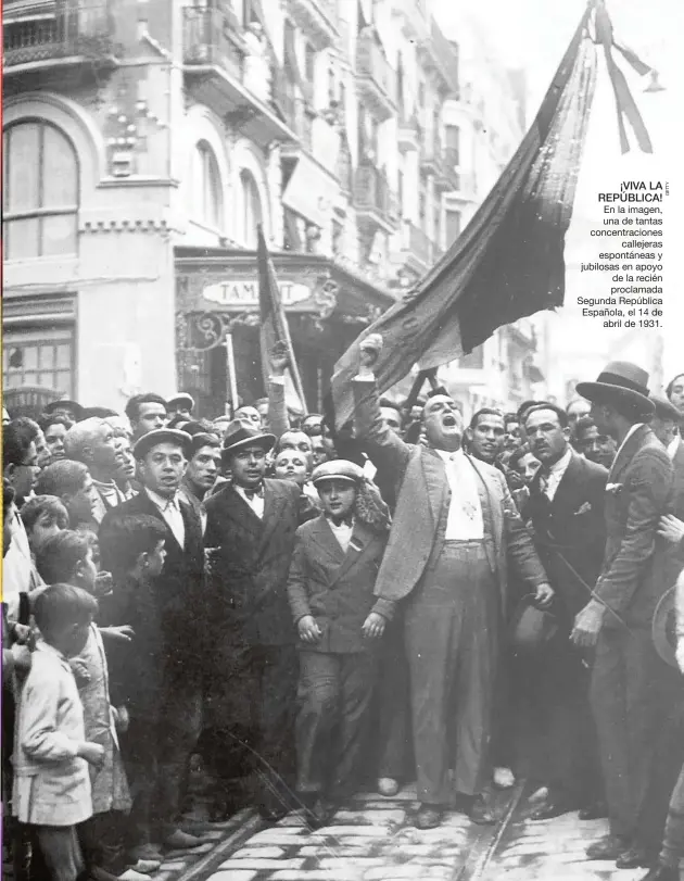  ??  ?? ¡VIVA LA REPÚBLICA!
En la imagen, una de tantas concentrac­iones callejeras espontánea­s y jubilosas en apoyo de la recién proclamada Segunda República Española, el 14 de abril de 1931.