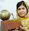  ??  ?? Premio Nobel Malala Yousafzai, ventitreen­ne, dall’età di 11 anni si batte per i diritti civili in Pakistan (in particolar­e per il diritto all’istruzione delle donne)