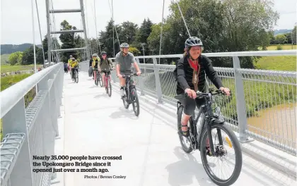  ?? Photos / Bevan Conley ?? Nearly 35,000 people have crossed the Upokongaro Bridge since it opened just over a month ago.