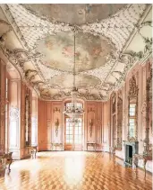  ?? FOTO: MARCUS SCHWIER ?? Im Kuppelsaal von Schloss Benrath können sich Paare standesamt­lich trauen lassen.