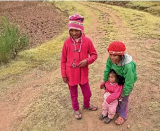  ?? AARON LEAMAN/FAIRFAX NZ ?? Young children, dressed in bright, bold colours, play on the outskirts of the village of Chinchero in Peru’s Maras plateau.