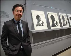  ??  ?? Jérôme Neutres, commissair­e de l’exposition Irving Penn au Grand Palais.