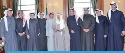  ??  ?? His Highness the Amir receives winners of best student project in 2017.