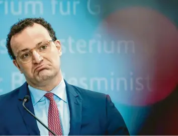  ?? Foto: Bernd von Jutrczenka, dpa ?? Kaum ein Tag, an dem Jens Spahn die Menschen nicht zu angemessen­em Verhalten in der Pandemie ermahnt. Doch verhält sich der Gesundheit­sminister selbst immer angemessen?