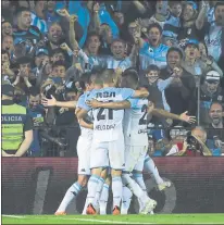  ?? FOTO: GETTY ?? Los jugadores de Racing celebran un gol ante Boca Juniors