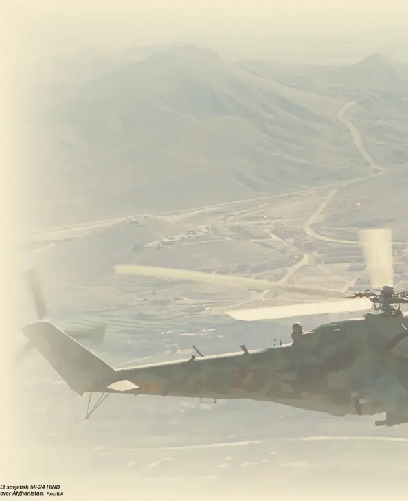  ?? Foto: RIA ?? Et sovjetisk MI-24 HIND over Afghanista­n.