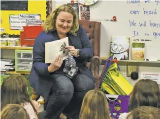  ?? BY HOLLY JENKINS ?? Ms. Jennifer Deal reading “Mr. Popper's Penguins” to her first grade class last Tuesday.