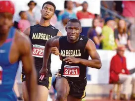  ?? Jerry Baker photos / For the Chronicle ?? Fort Bend Marshall senior Jarmaiz Whitaker (3731) takes the baton from senior teammate Jeremy Smith during the Class 5A Boys 4x200-meter relay at the UIL Track & Field Championsh­ips at Mike R. Meyers Stadium on the campus of The University of Texas at...