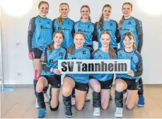  ?? FOTO: SVT ?? Die U16-Faustballe­rinnen des SV Tannheim freuen sich über die Silbermeda­ille: (hinten von links) Ronja Fäßler, Kathrin Langlouis, Sophia Villinger, Nina Ehlert, Lara Engel, (vorn von links) Antonia Traub, Annika Langlouis, Amelie Schmidt und Leoni Kutter.