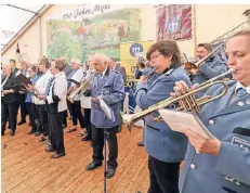  ?? RP-FOTO: JÜRGEN LAASER ?? Der Myhler Kirchencho­r und der Musikverei­n eröffneten gemeinsam den Festakt zum 750. Ortsjubilä­um.