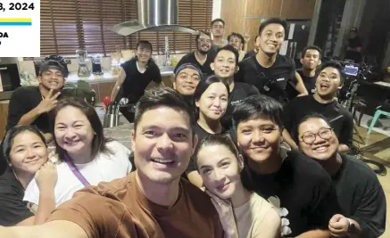  ?? ?? Mae with the rest of the production crew and DongYan.