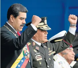  ??  ?? PESE AL EMPEÑO POR MOSTRAR una Fuerza Armada monolítica, el ministro de Defensa, general Vladimir Pedririno, admite que el “diablo” ronda los cuar teles.