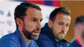  ?? (Epa) ?? Coppia Southgate (in primo piano) e Kane, il c.t. e il capitano dell’Inghilterr­a