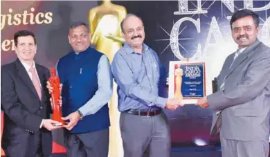  ?? ?? Cyrus Katgar and Rajiv Khanna from Jeena & Co., receive an award during the India Cargo Awards